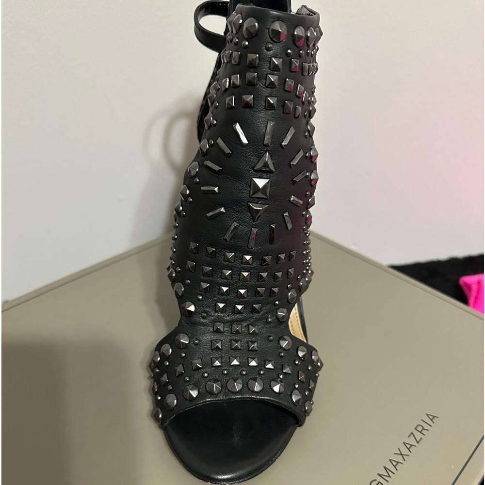 Shoes - Picture 2 of 11
